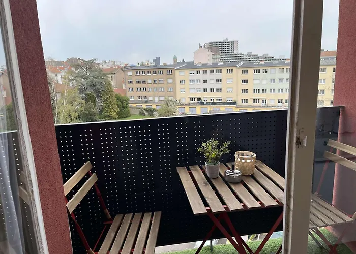 Magnifique Studio Neuf Avec Balcon