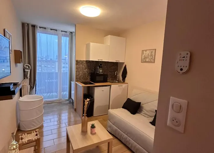 Magnifique Studio Neuf Avec Balcon